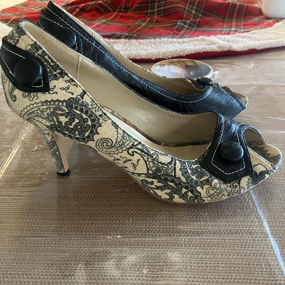 Buckle heels